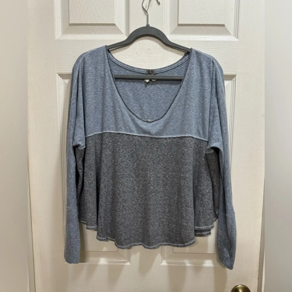 Free People We the Free Cloud Nine long sleeve crop tee Size Small Blue Grey